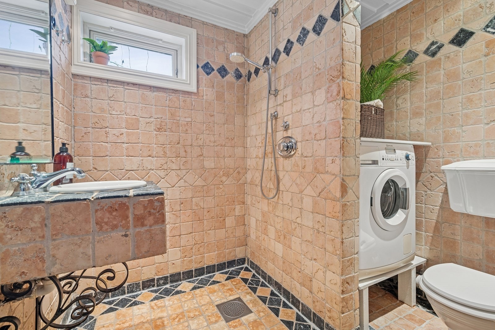 Bad modernisert i regi av borettslaget i 2005. Galleribilde