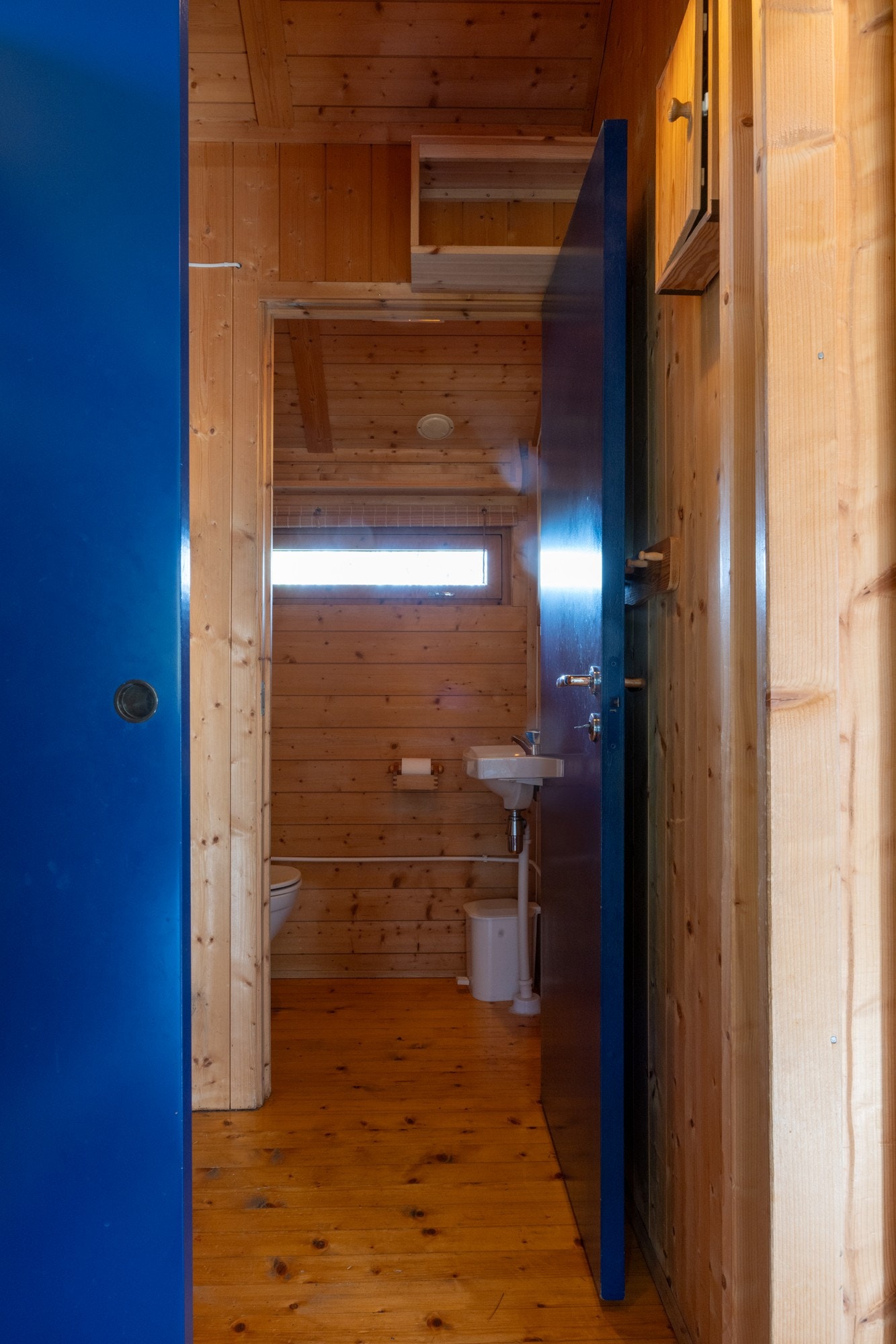 Hytta har eget toalettrom Galleribilde