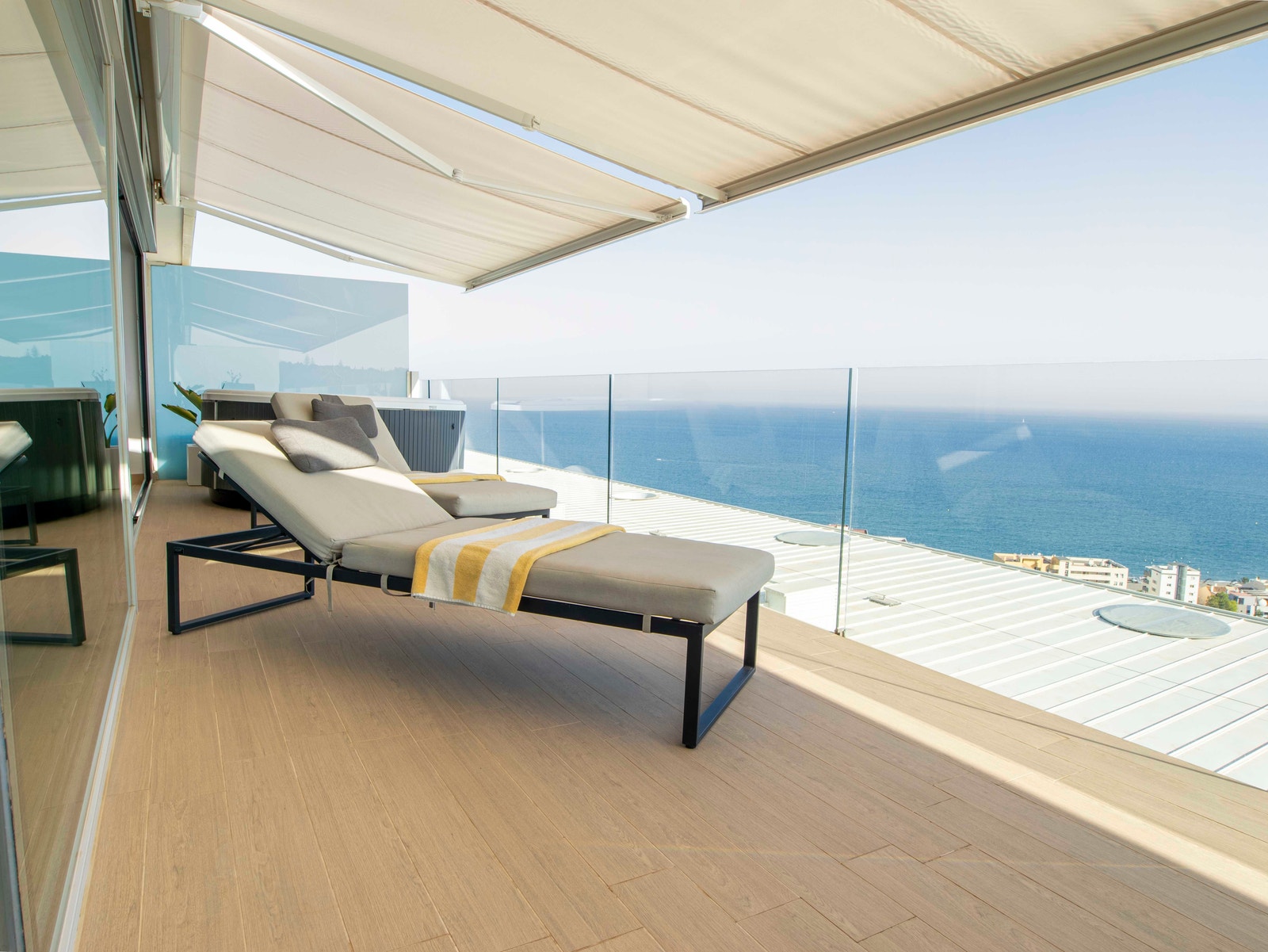 Her nyter du solen hele dagen. Galleribilde