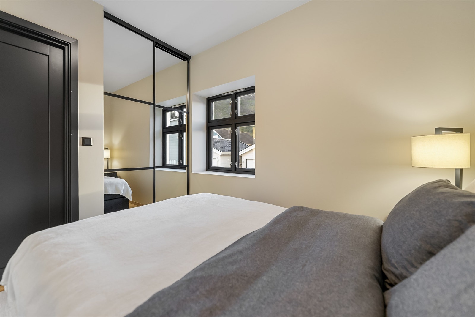 Soverom 1. Med skyvedørsgarderobe. Galleribilde