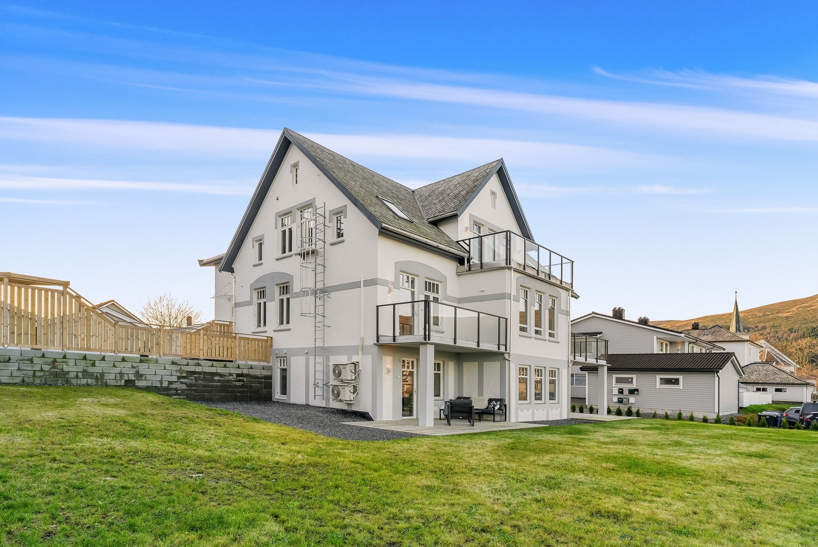 Det er 5 leiligheter i bygget. Galleribilde