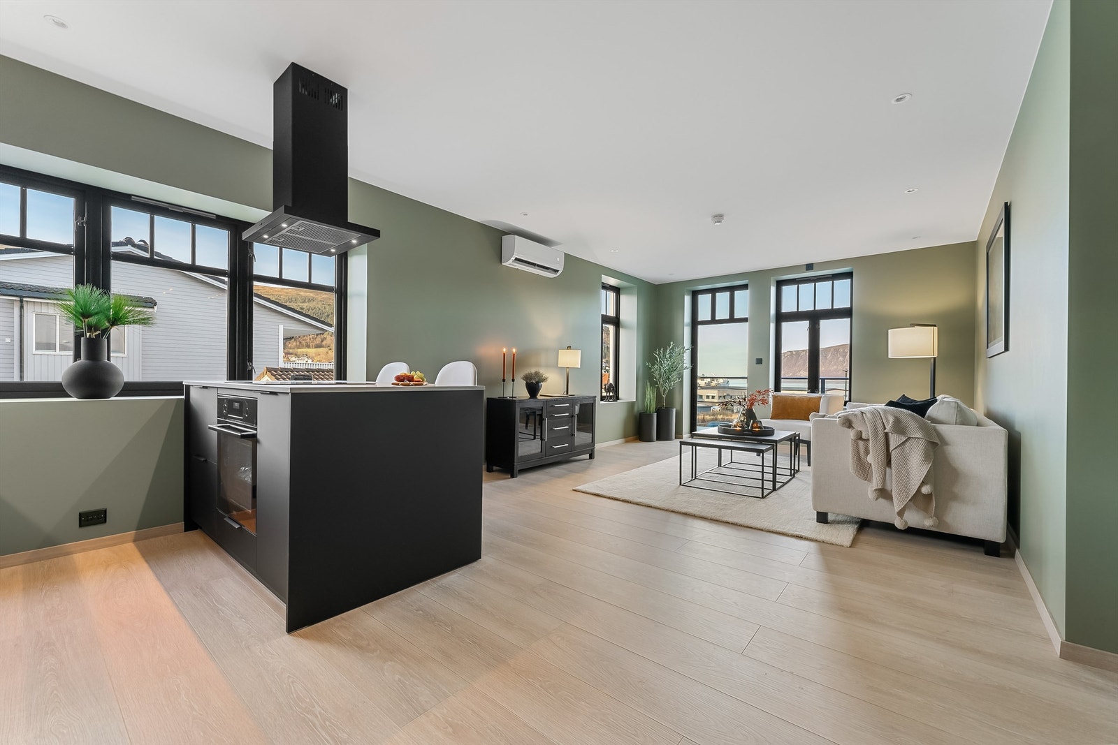 Møremegling ved Brynjar S. Bergesen presenterer Kyrkjegata 21. Galleribilde