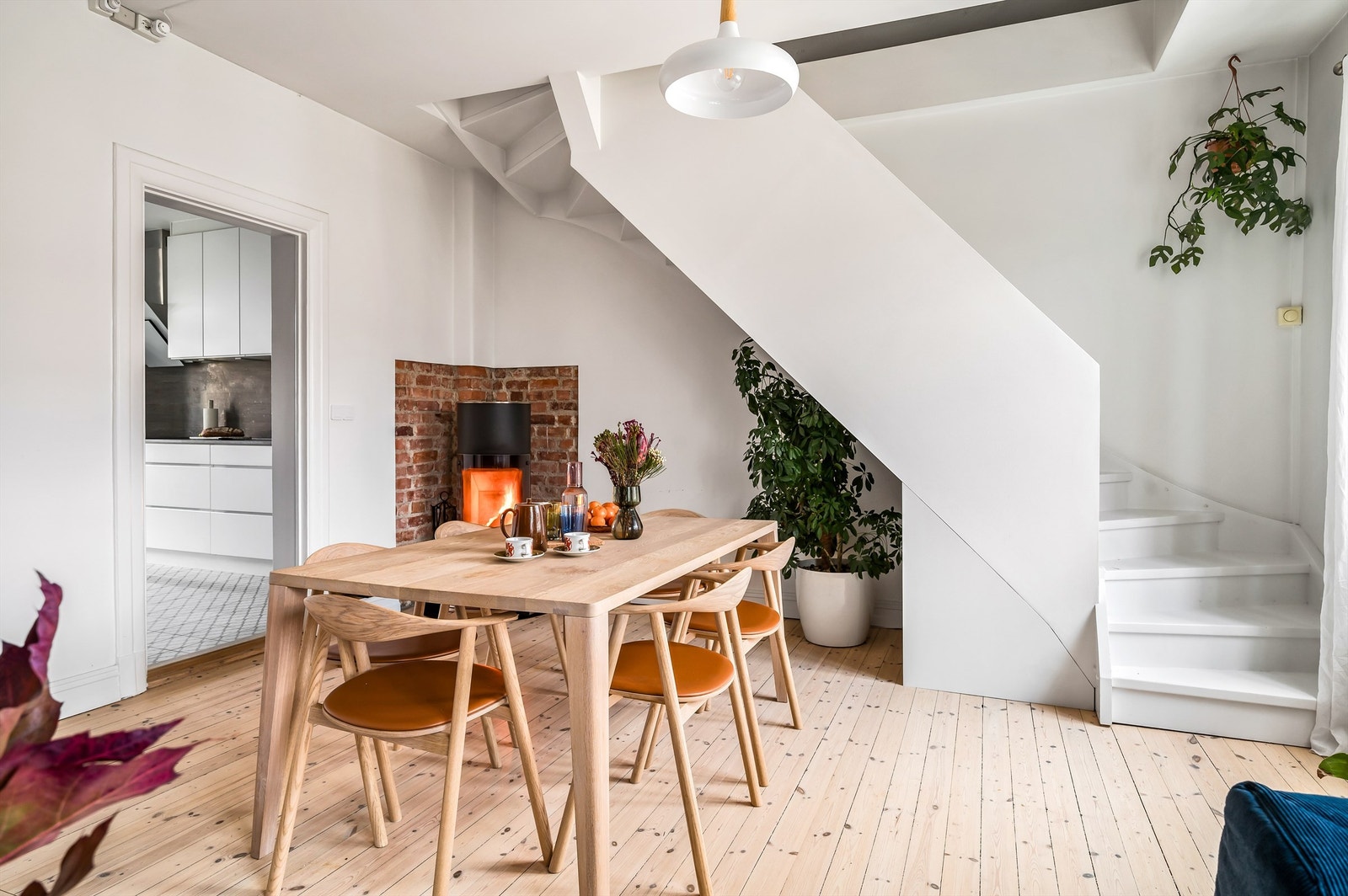 Luftig rundt trappen opp til loftetasjen. Galleribilde