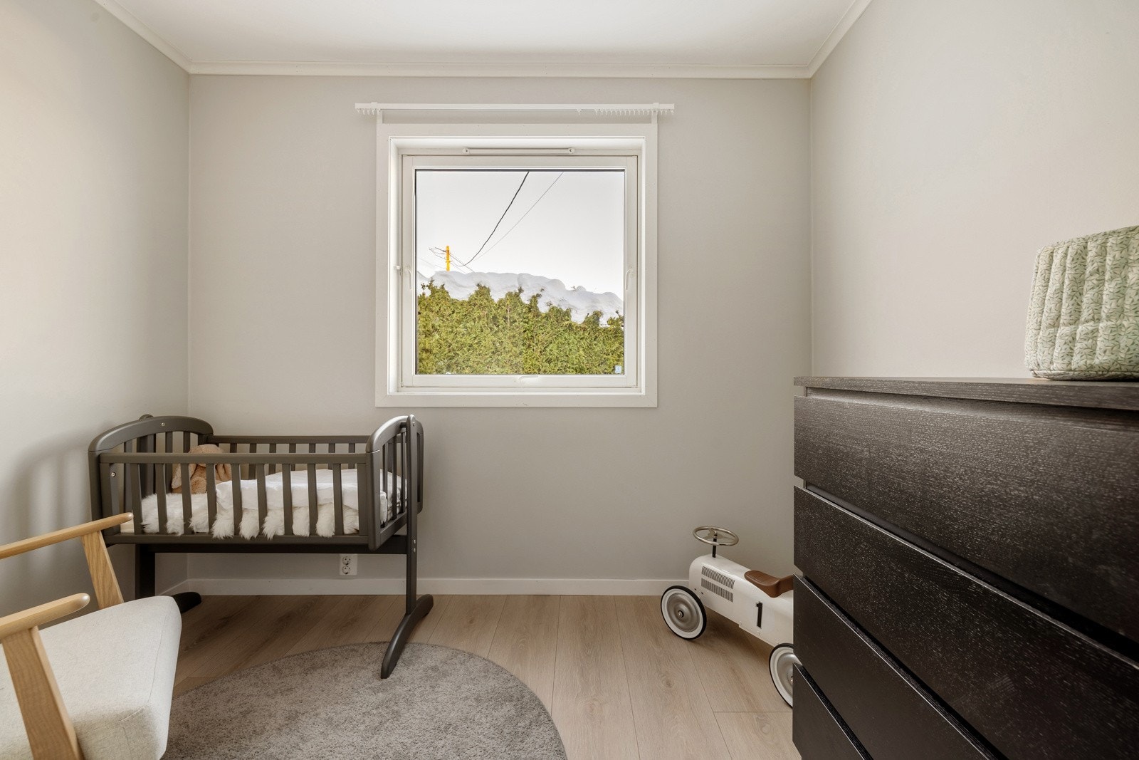 Innred etasjens tredje soverom som et koselig barnerom. Galleribilde