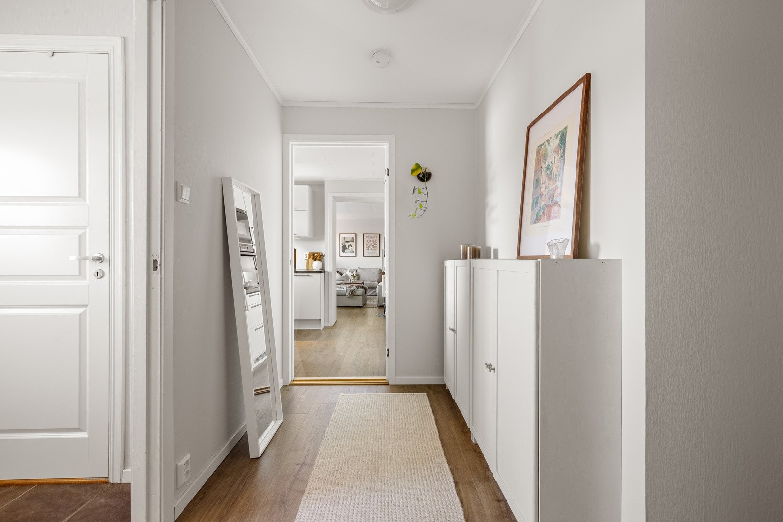 Gangen tar oss videre mot soverommet. Galleribilde