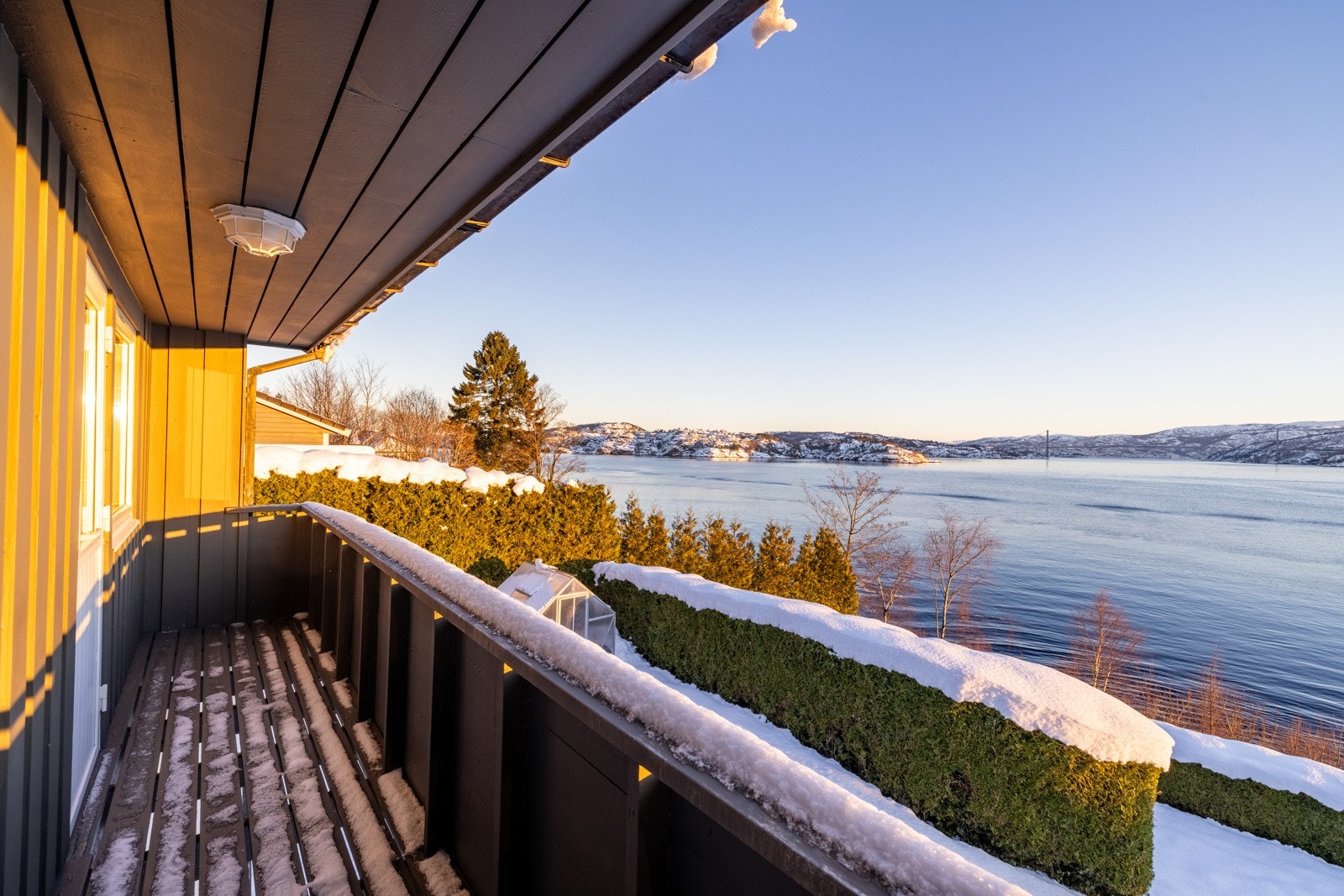 Ta morgenkaffen direkte fra soverommet og ut på balkongen. Galleribilde