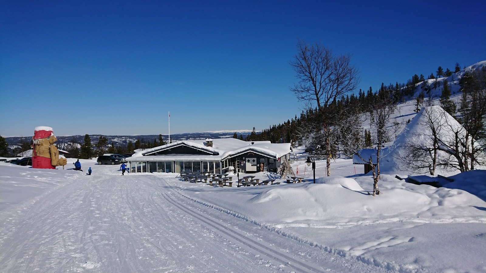 Nystølkroken kafé er et av tre spisesteder i Nesfjellet Galleribilde