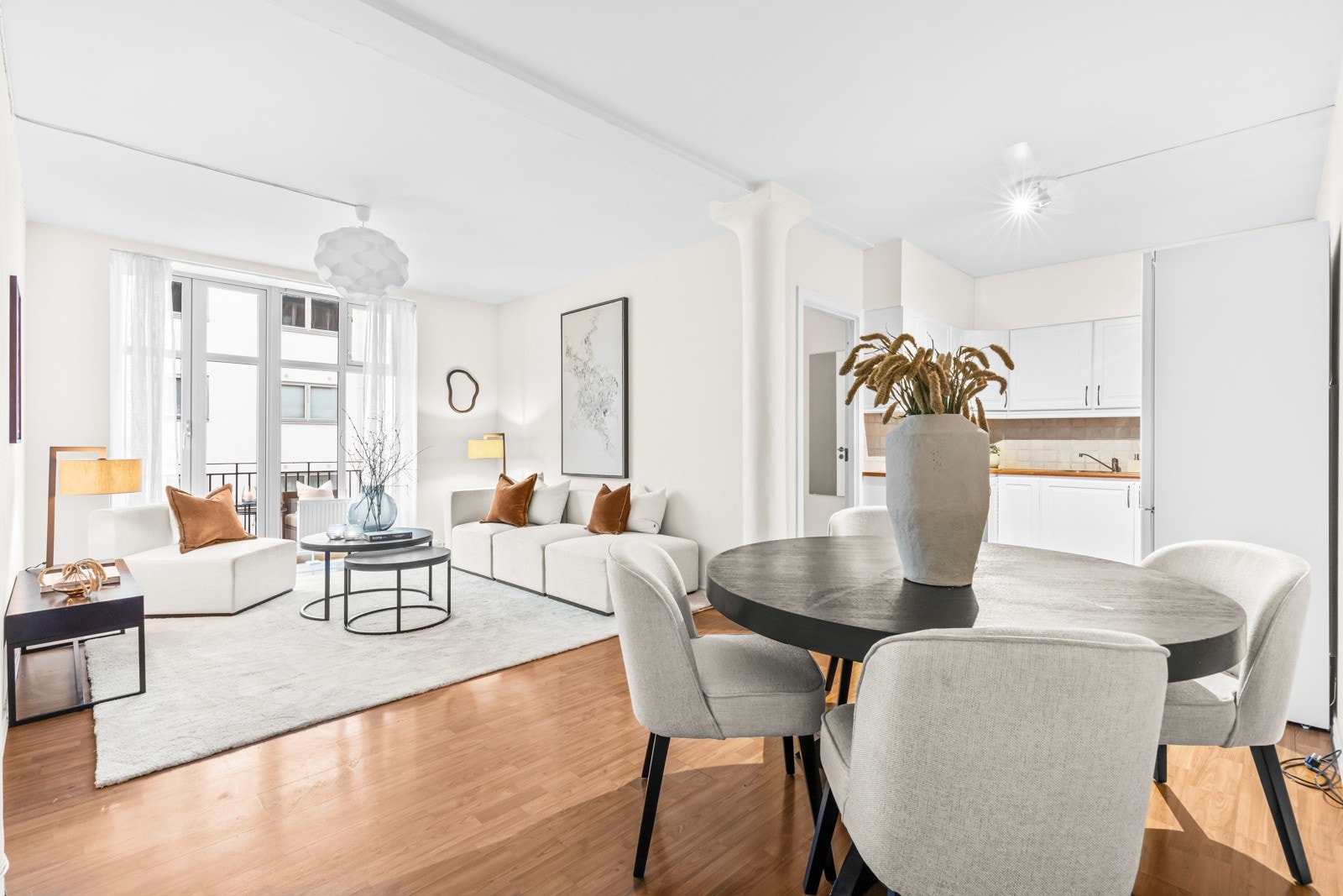 Velkommen til Platous gate 13, presentert av Schala & Partners avd. Bjørvika / Gamle Oslo ved Linus Juell, tlf. 98 64 77 21. Galleribilde