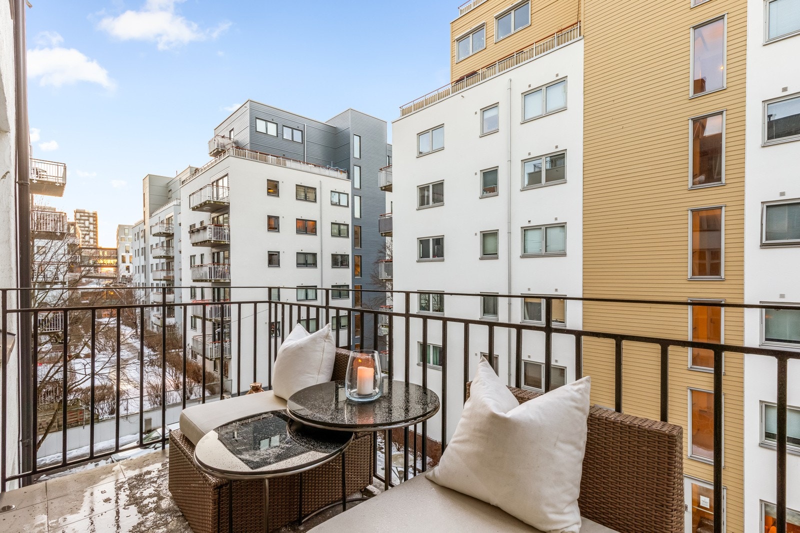 Balkongen er vestvendt og har gode solforhold. Galleribilde