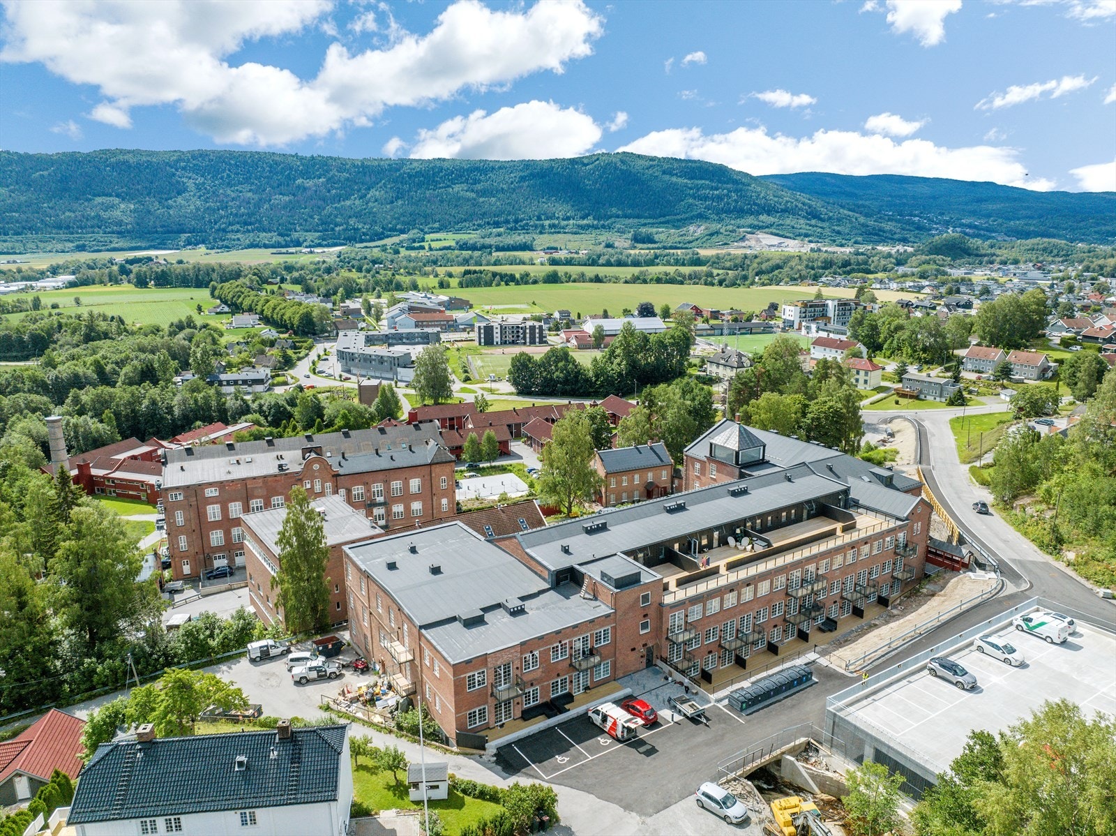 På Spinderitunet bor du fredelig men sentralt, midt i hjertet av Solbergelva. Galleribilde