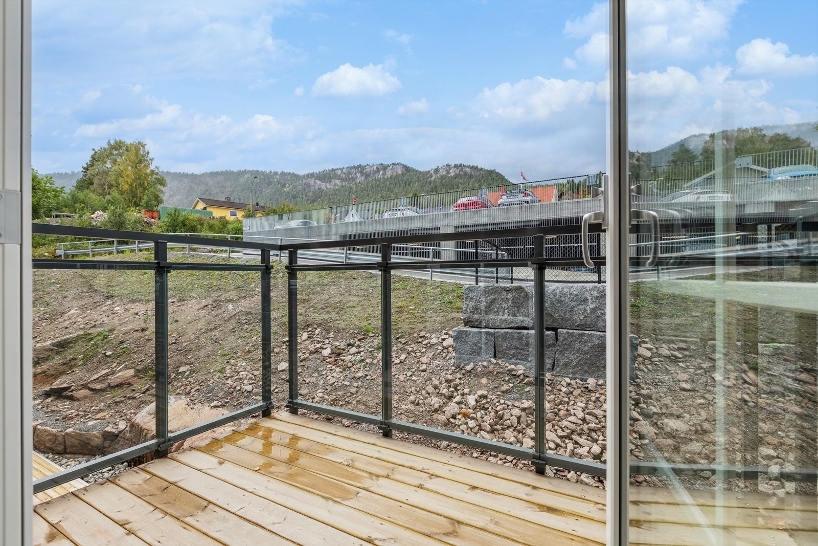 Balkong med utgang fra stue. Galleribilde