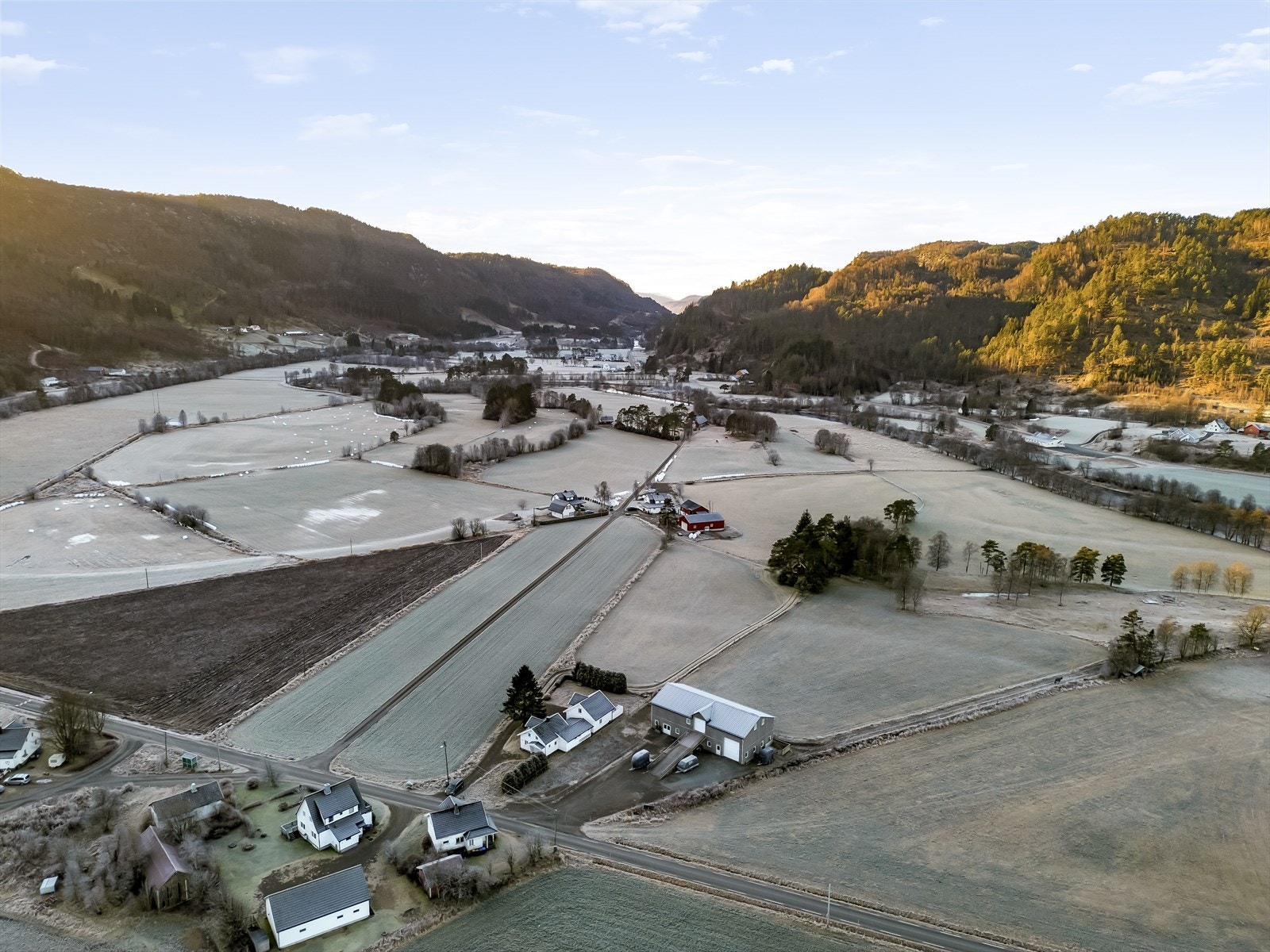 Eiendommer ligger landlig til på Moisletta, Austerdalen, i Kvinesdal kommune. Galleribilde