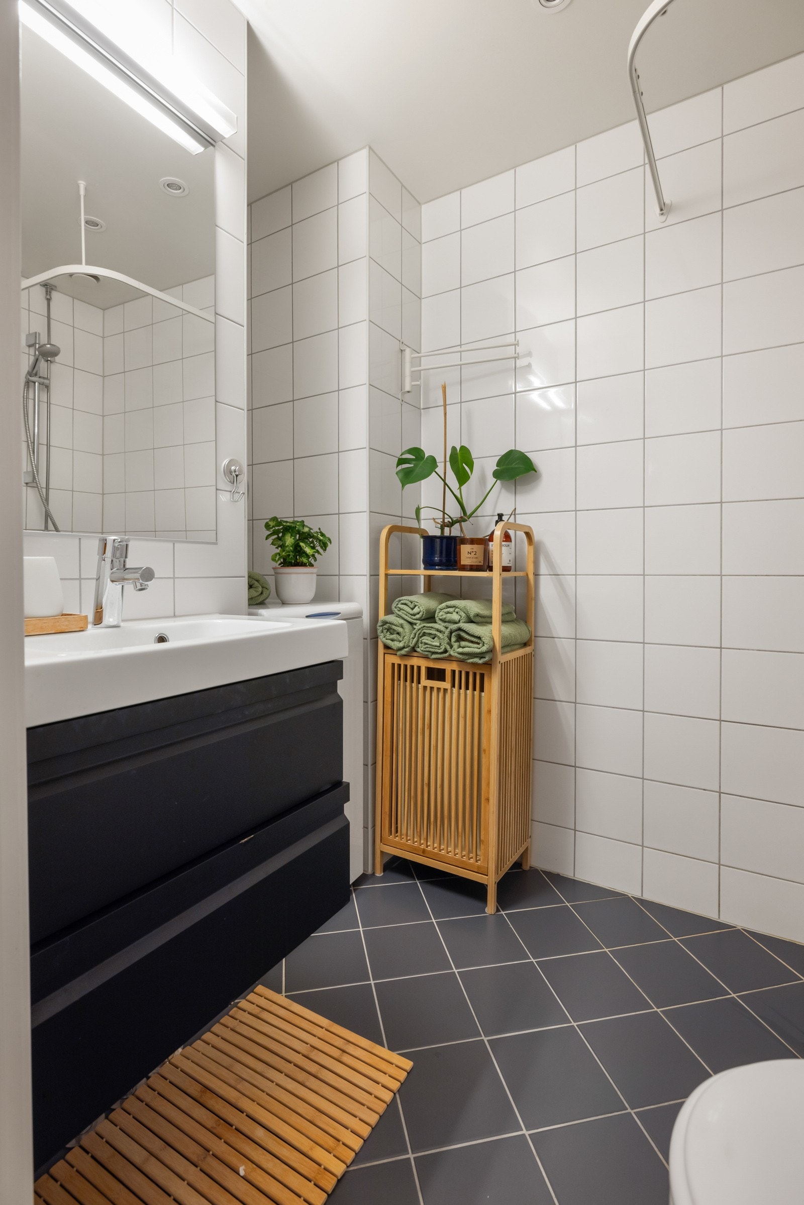 - Pent flislagt bad med gulvvarme - Galleribilde