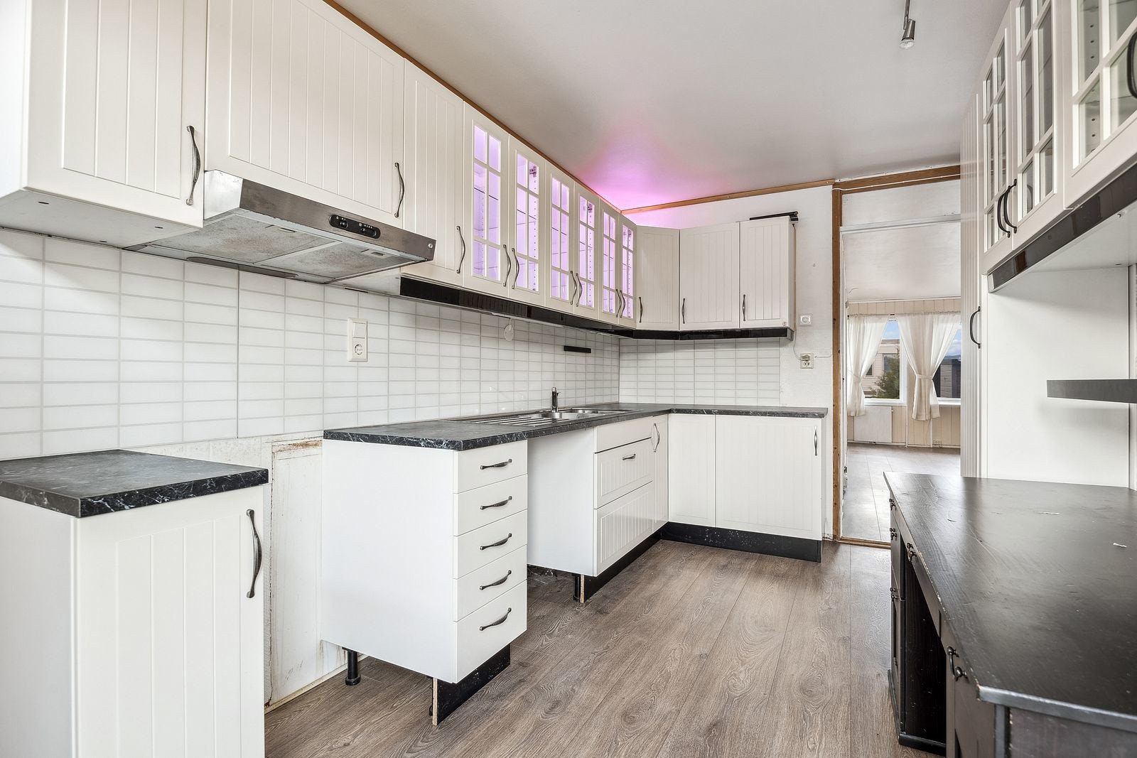 Leilighetens kjøkken er separat og måler 10,5 kvm. Galleribilde