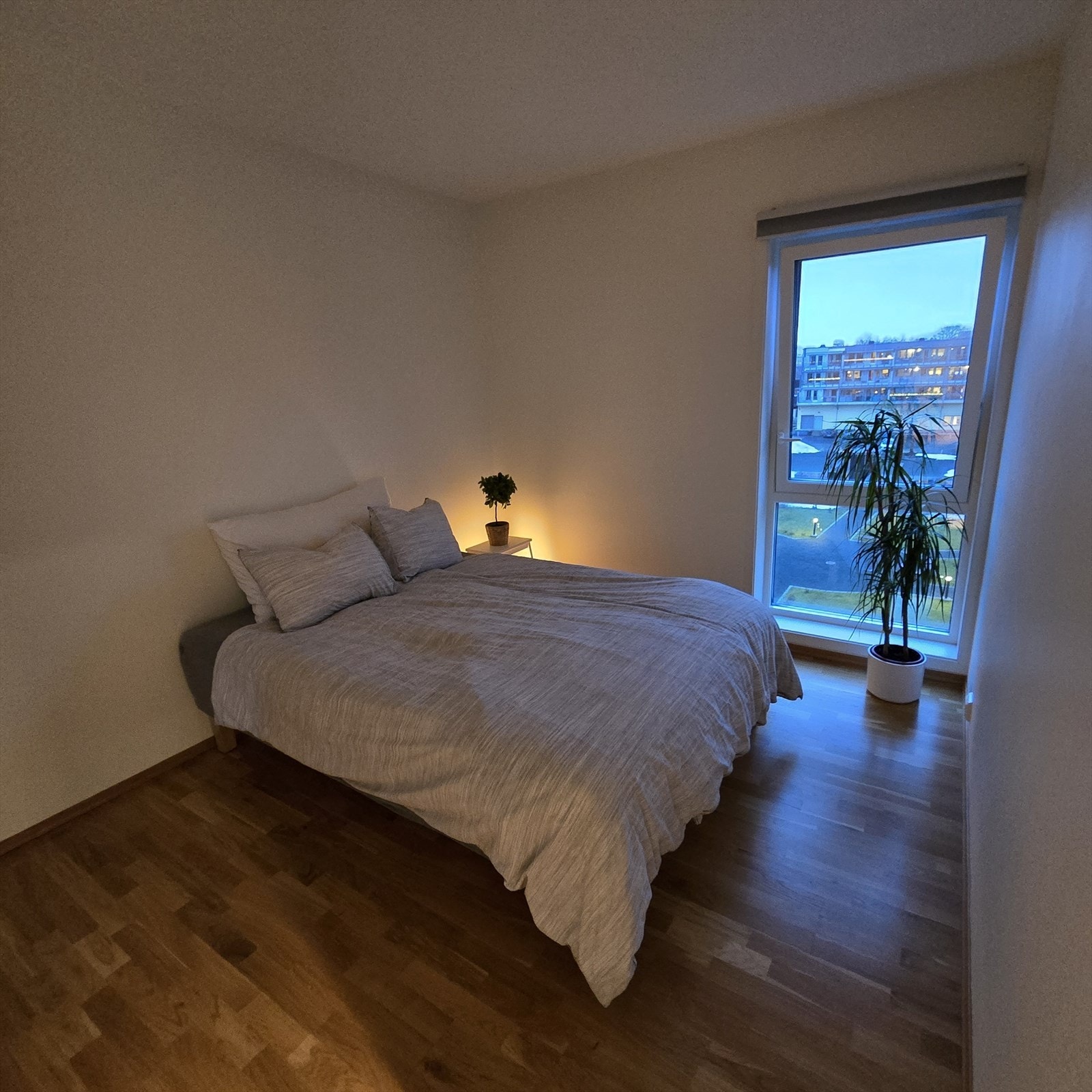 Soverommet er på hele 10,5 kvm og har god plass til dobbeltseng og garderobe om ønskelig. Galleribilde