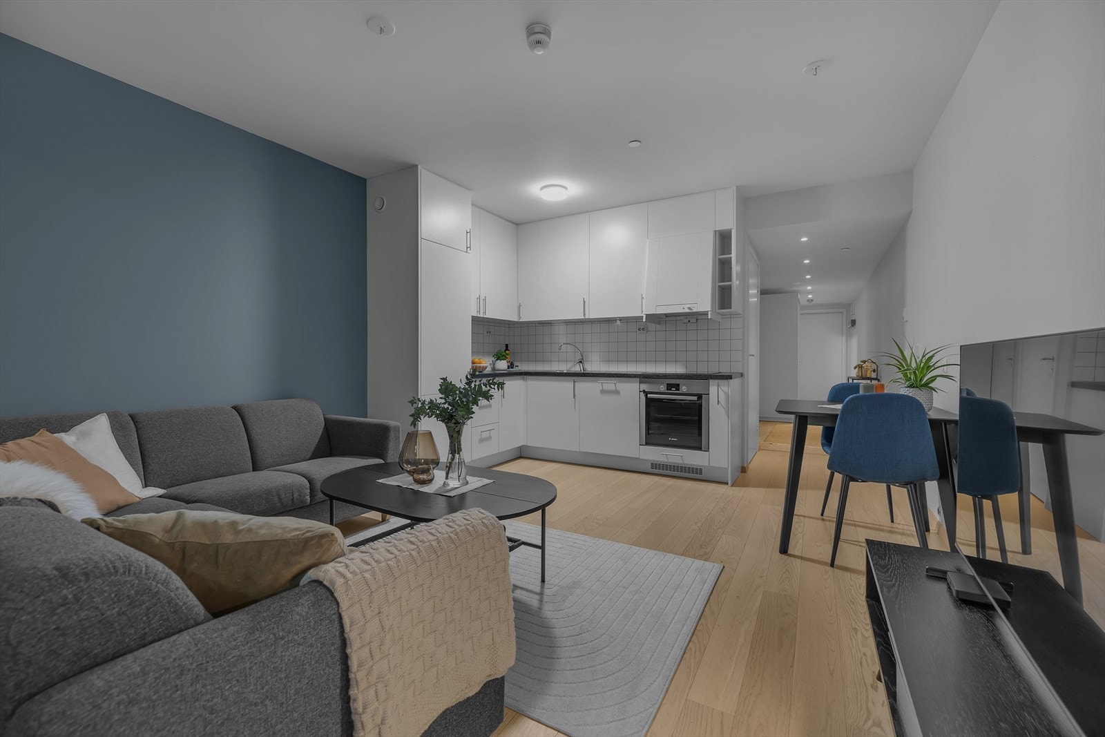 Gjennomgående moderne farge- og materialvalg Galleribilde