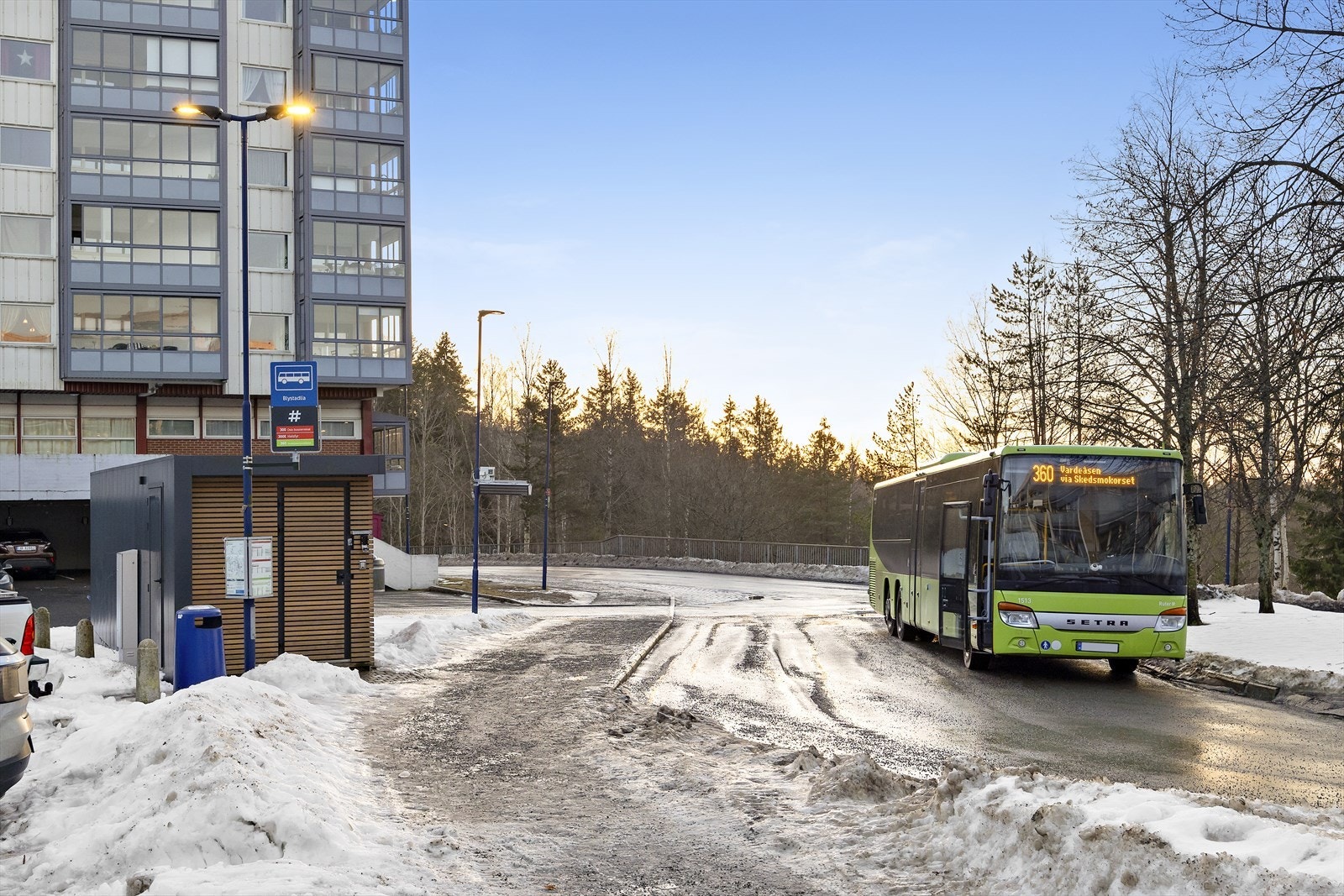 Kollektivtransport har du like utenfor boligen som går vært 10 minutt Galleribilde