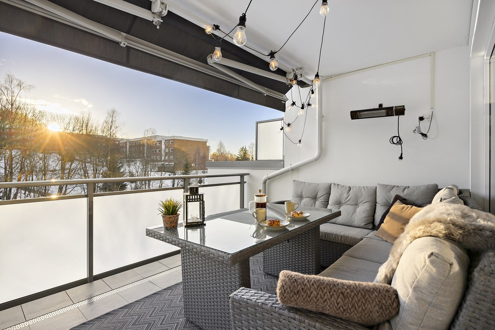 På terrassen er det god plass til utemøblement Galleribilde