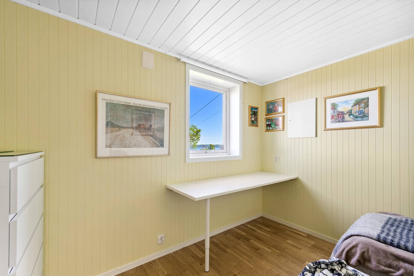 Rom i underetasjen innredet som soverom. Galleribilde