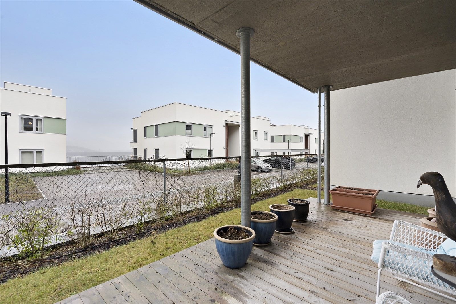 Fra terrassen har man flott utsikt og gode solforhold. Galleribilde