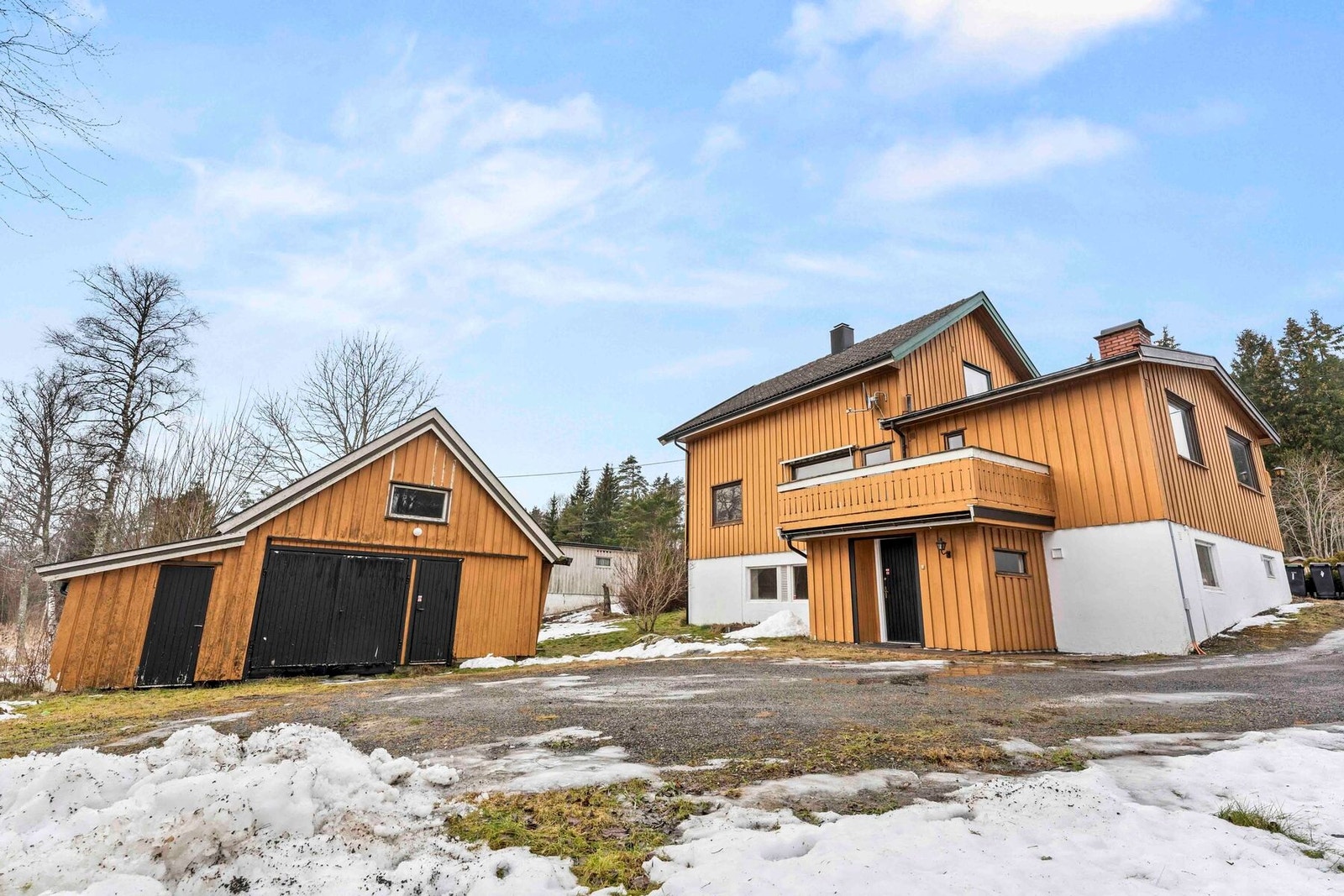 Egen garasje med masse lagringsplass Galleribilde