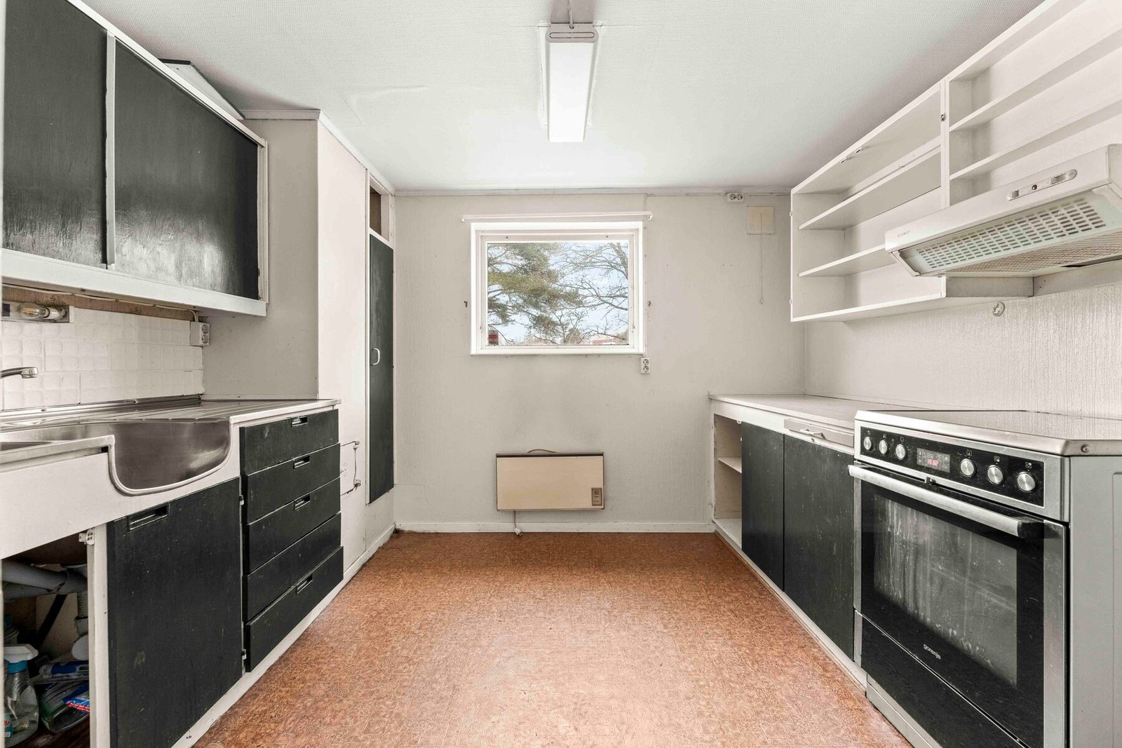 Praktisk kjøkken i underetasjen Galleribilde