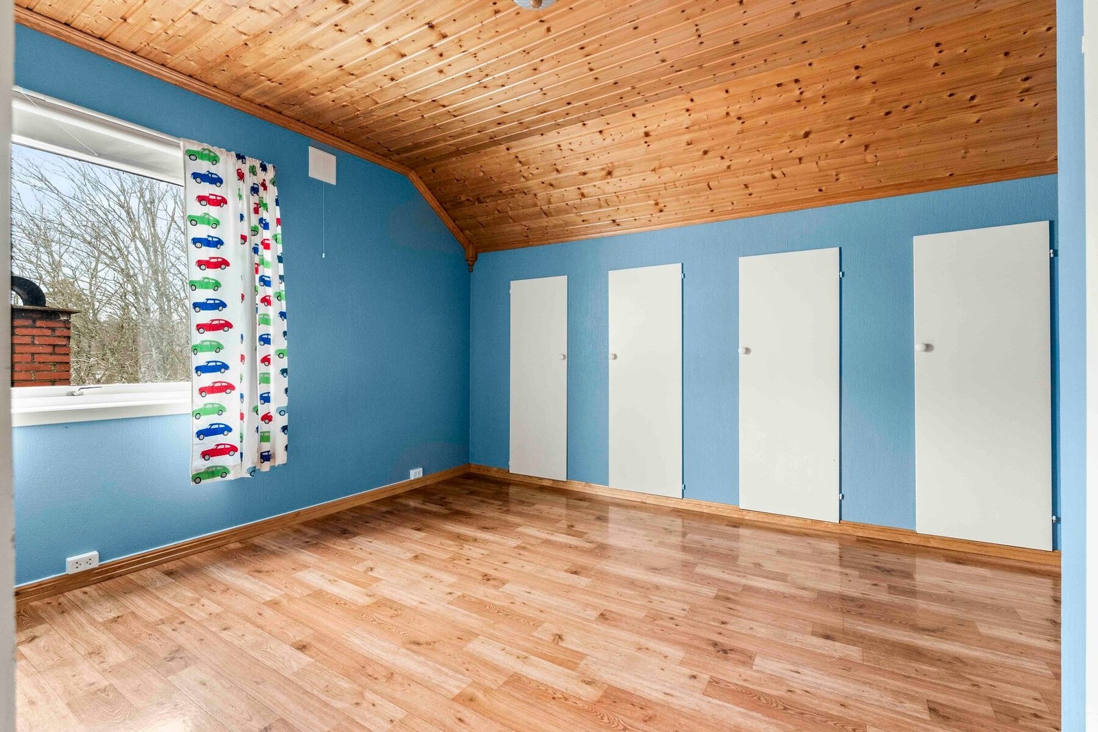 Soverom nr tre i 2.etg og huset fjerde soverom har også rikelig med skapplass Galleribilde