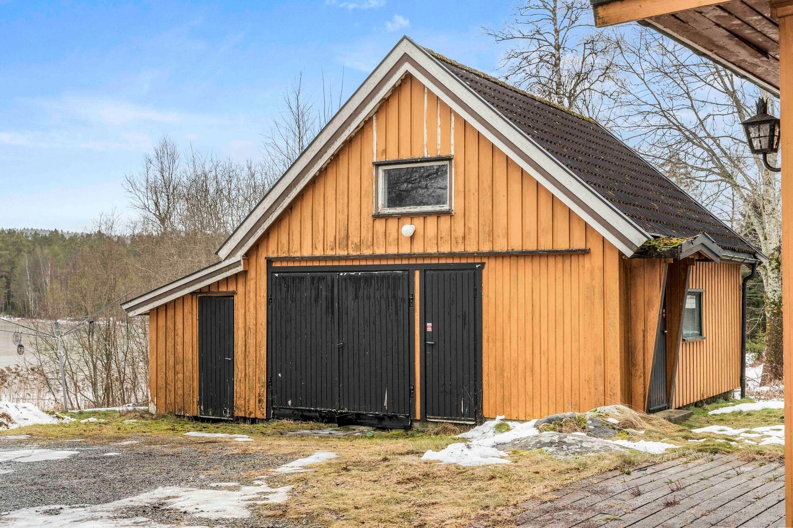 Separat garasje med lagringsplass i 2.etg Galleribilde