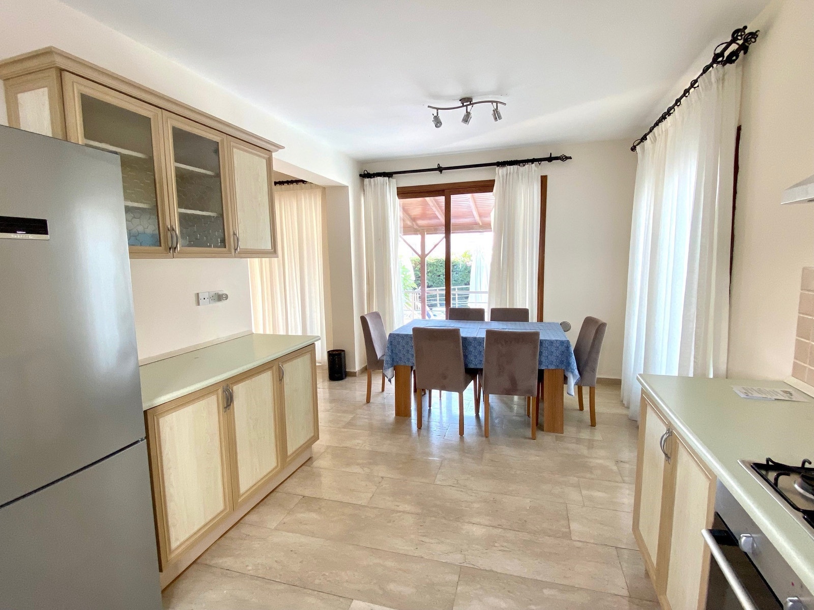 Kjøkken mot spisestue Galleribilde