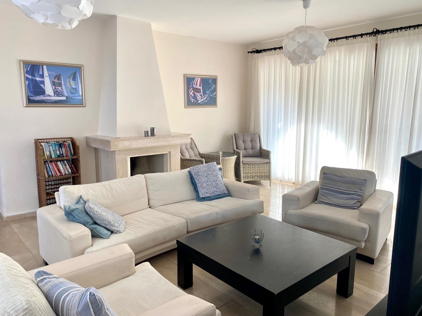 Stuen har peis Galleribilde