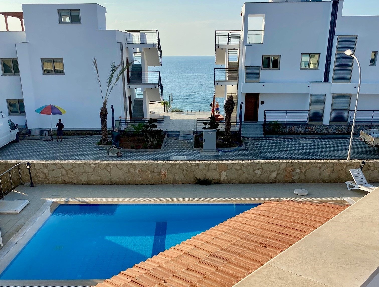 Tett på havet Galleribilde