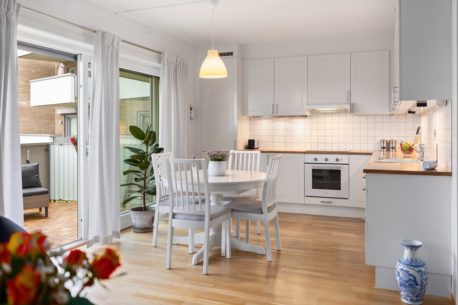 Her kan det passe med uttrekkbart spisebord så utnyttes plassen best mulig Galleribilde