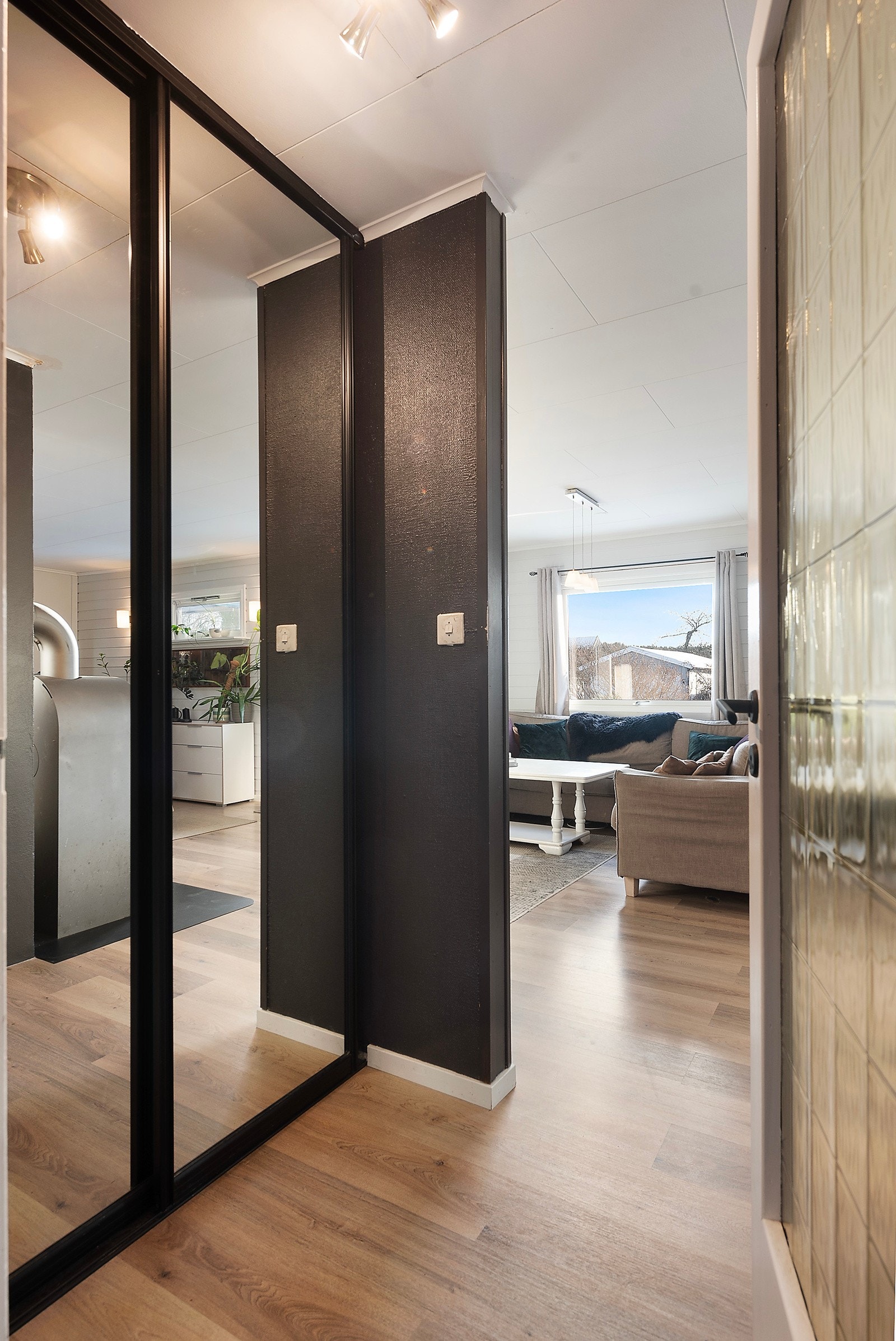 Fin garderobeløsning i gangen Galleribilde
