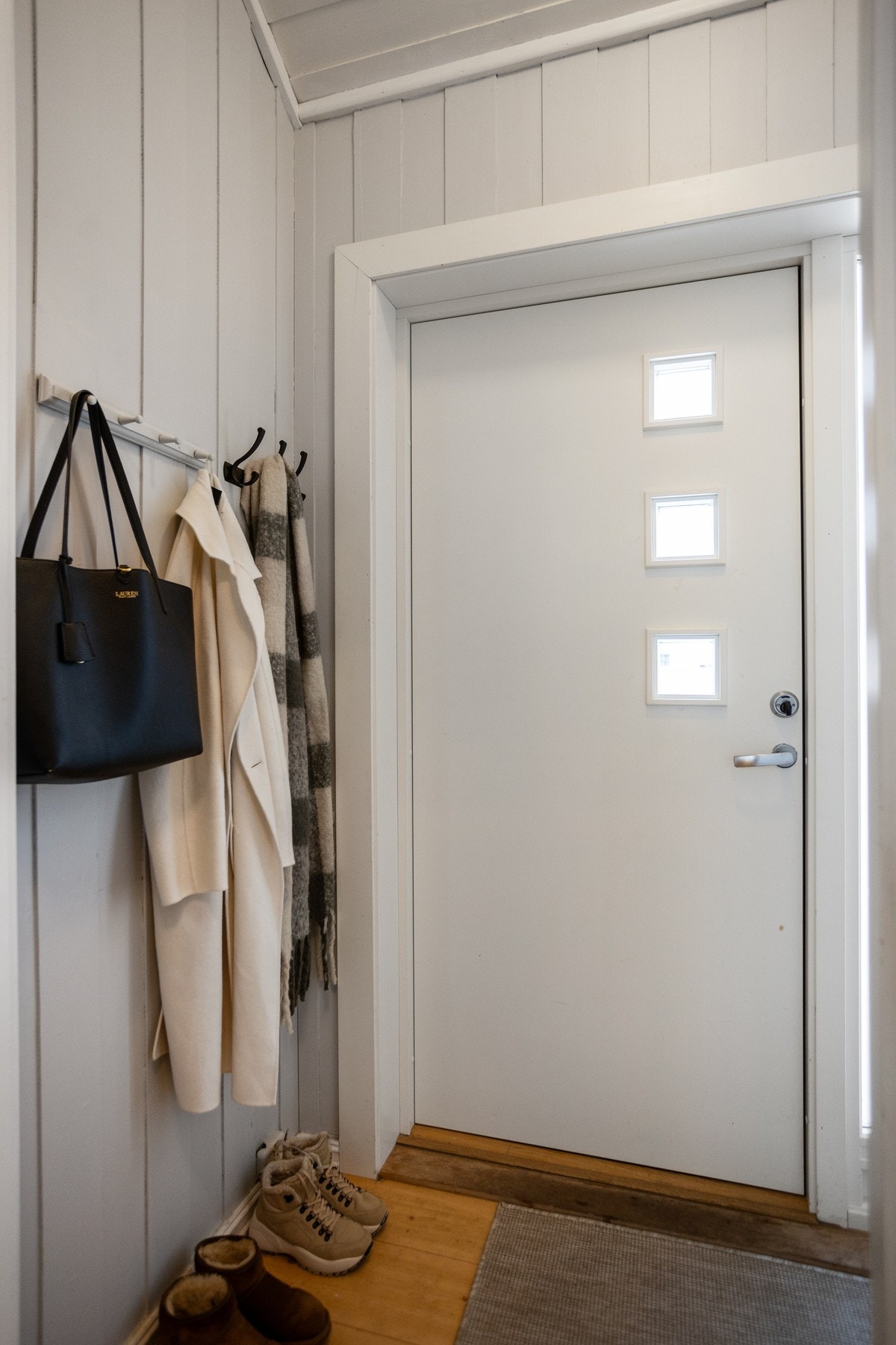 Entré med plass til å henge fra seg jakken. Galleribilde