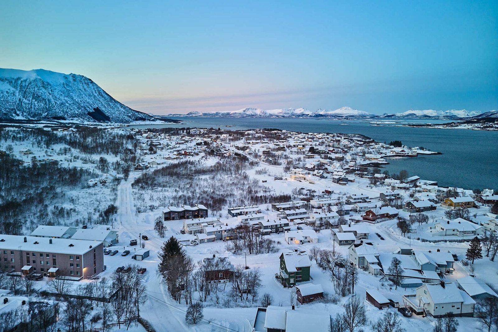 Gangavstand til Stokmarknes sentrum, skoler, barnehager og
populære turløyper. Galleribilde