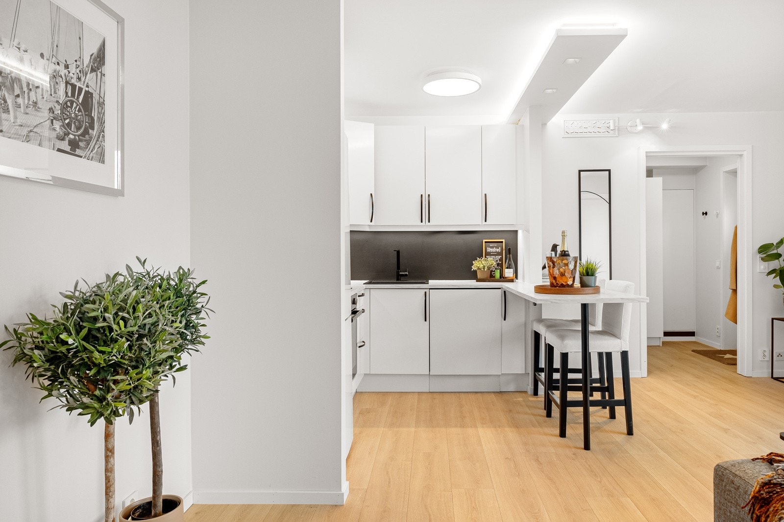 Kjøkkenet er levert av HTH og består av over- og underskap. Galleribilde