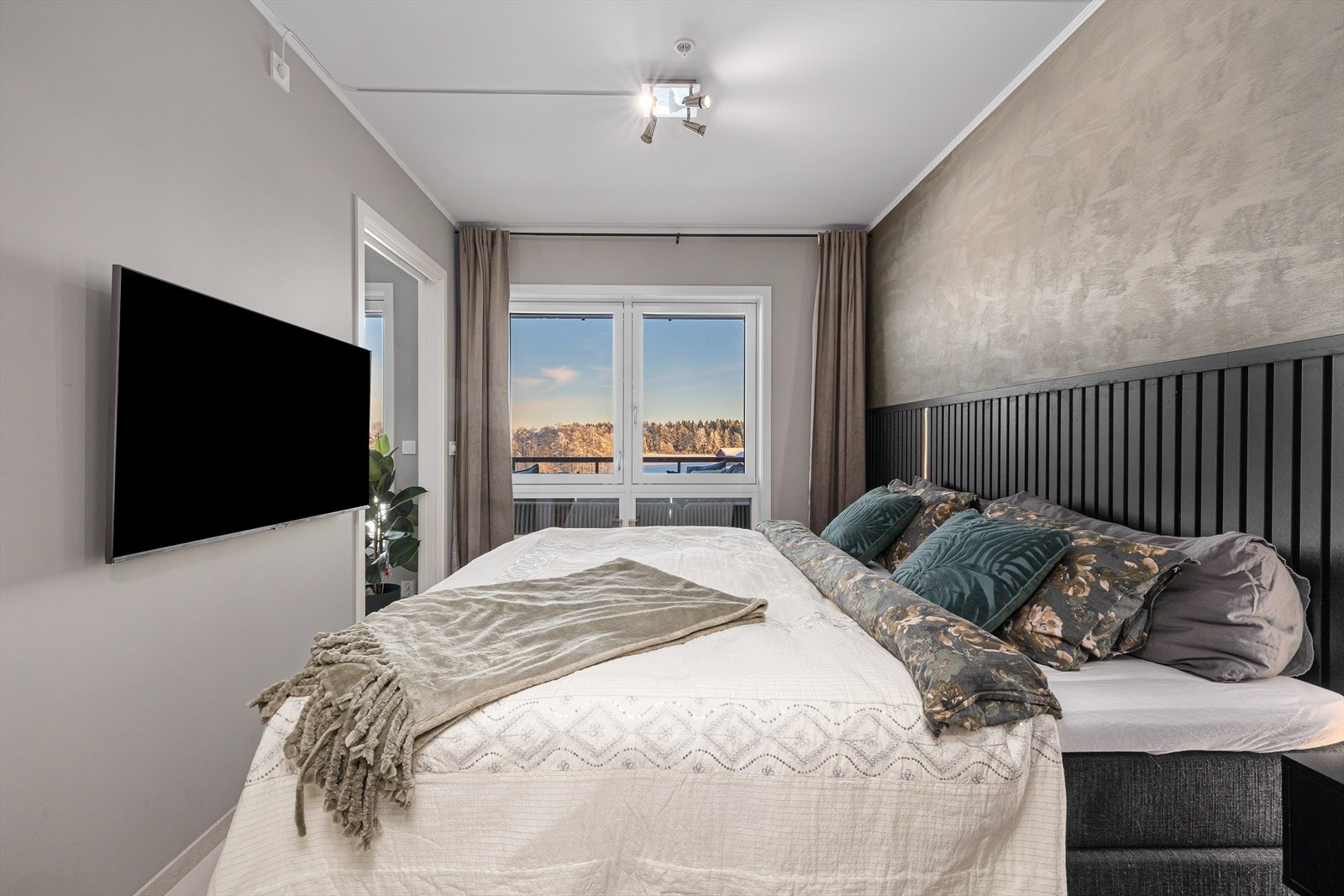 Flott utsikt fra hovedsoverommet. Galleribilde