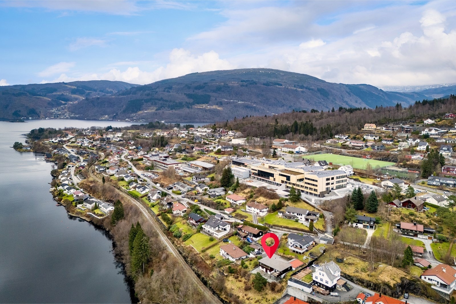 Barnevennlig! Kort gangavstand til alle skoler, barnehage og flere idrettsanlegg på Garnes Galleribilde