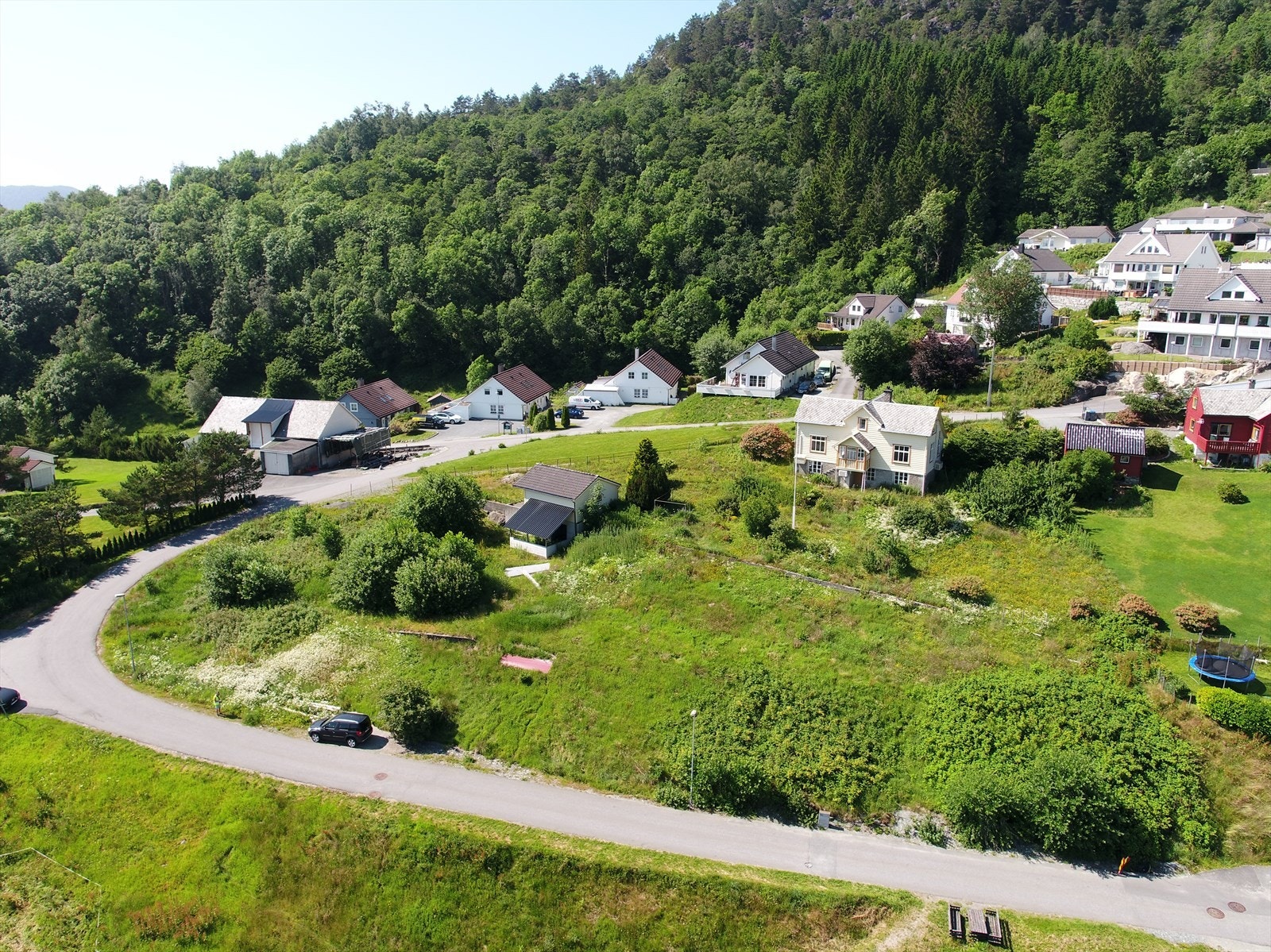 Tomten måler ca. 1513 kvm Galleribilde