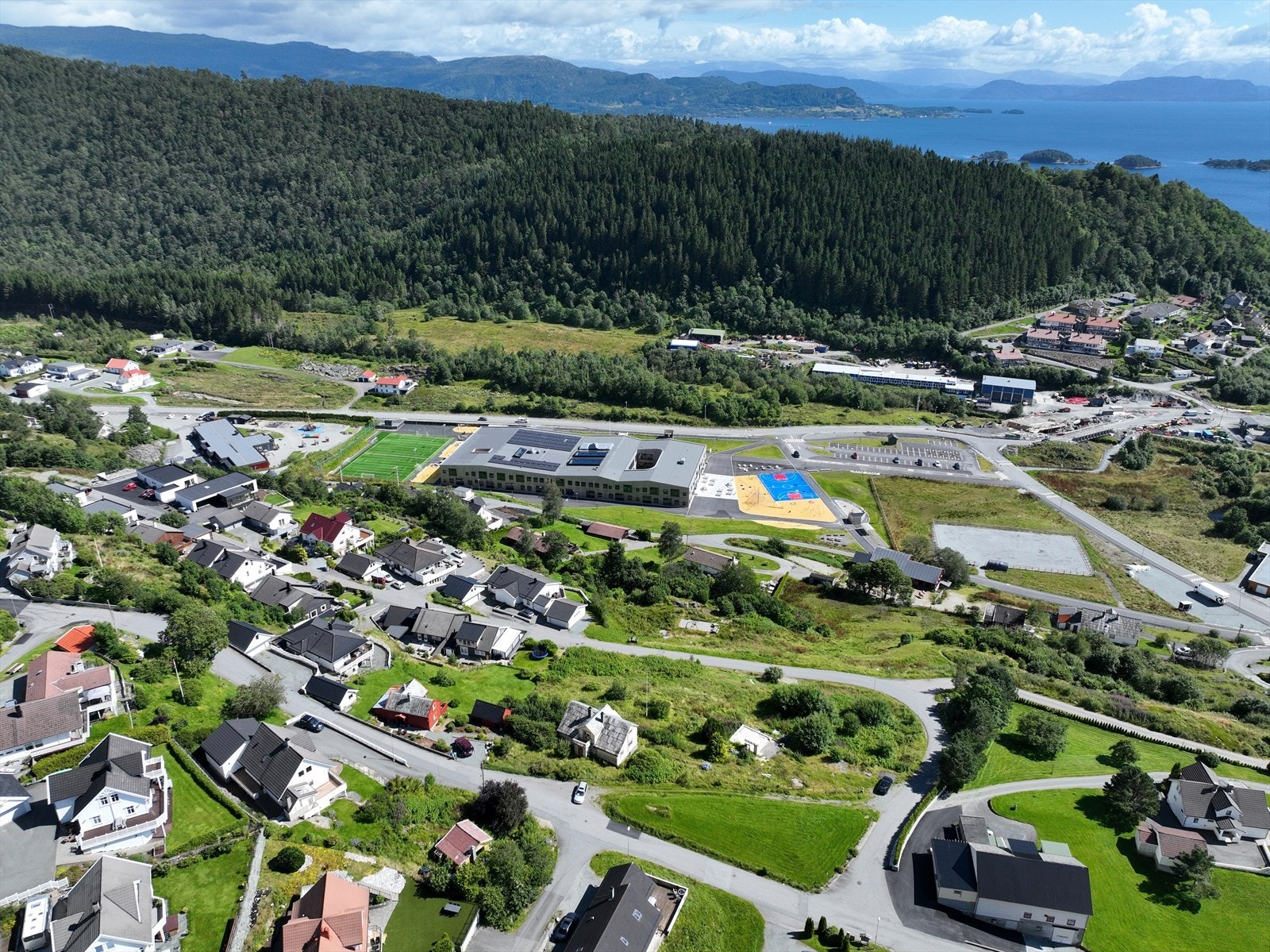 Til Lagunen bruker man ca. 20 minutter og til Bergen sentrum tar turen ca. 30 minutter Galleribilde