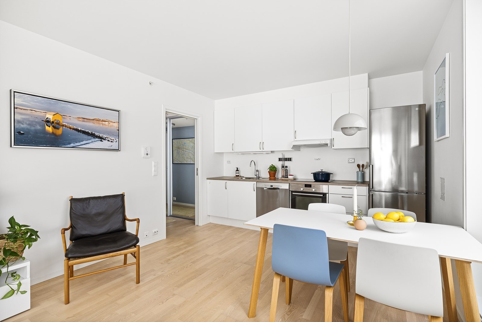 Plass til spisebord ved kjøkkensonen Galleribilde