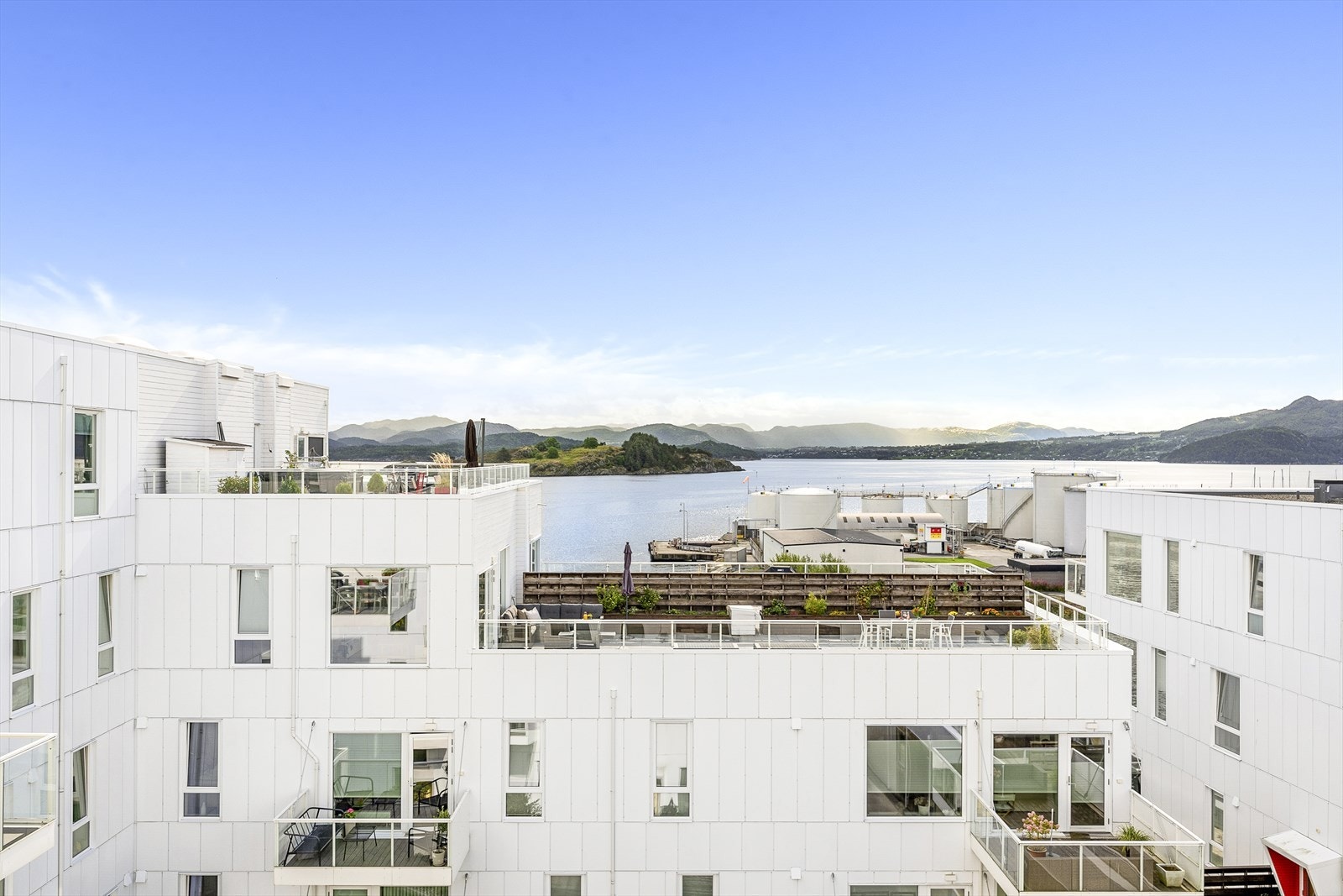 Leiligheten har en fantastisk beliggenhet i byggets fjerde etasje Galleribilde