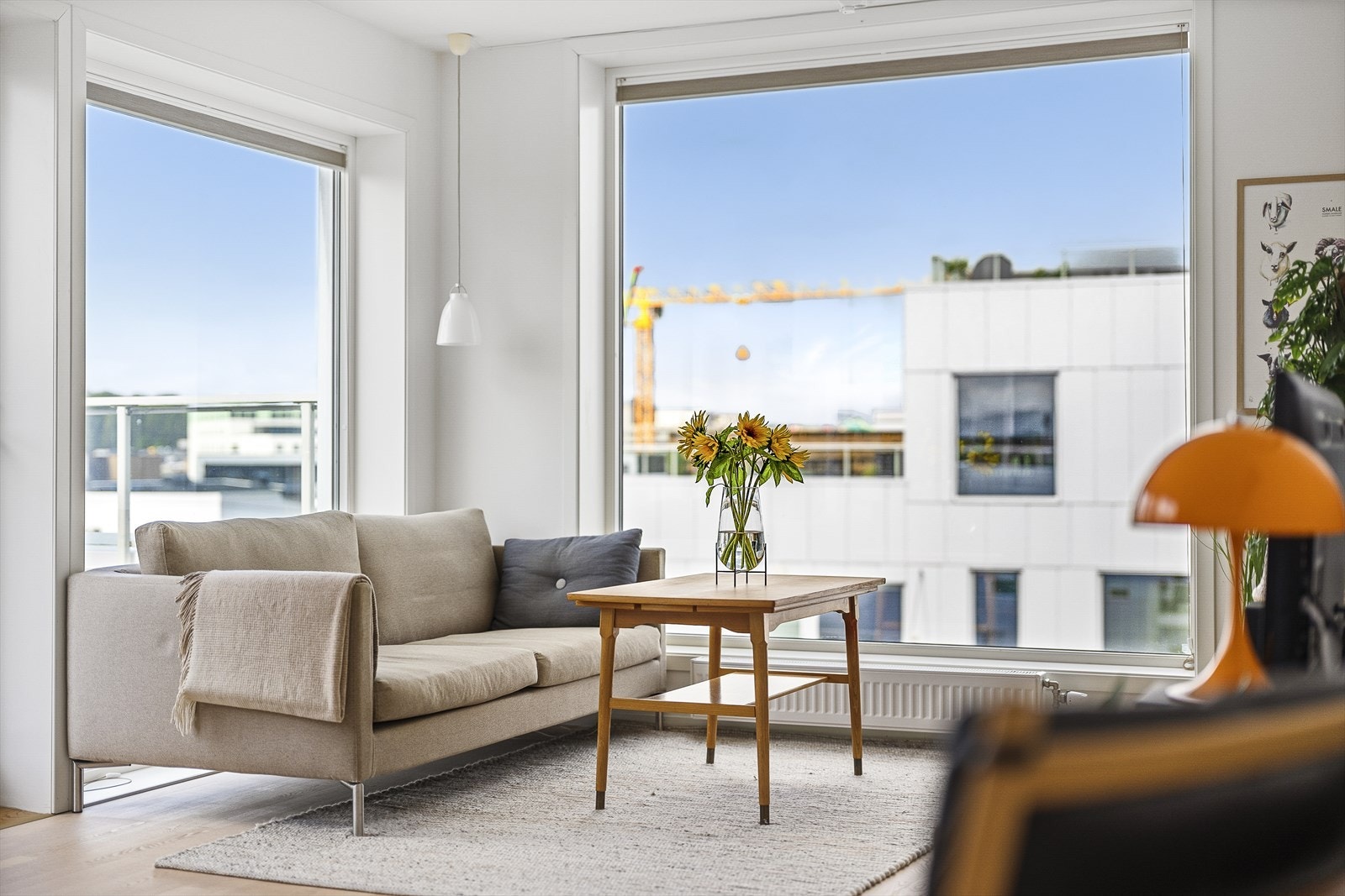 Radiator i stuen sørger for behagelig inneklima Galleribilde