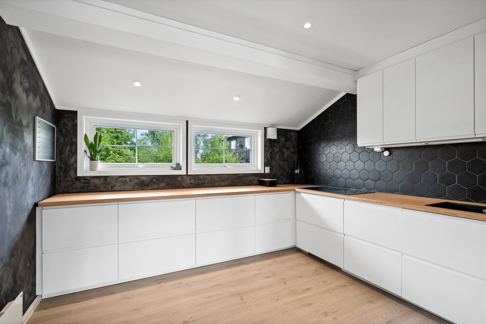 Hvis ikke hele familien får plass til å lage mat her så har du for stor familie Galleribilde