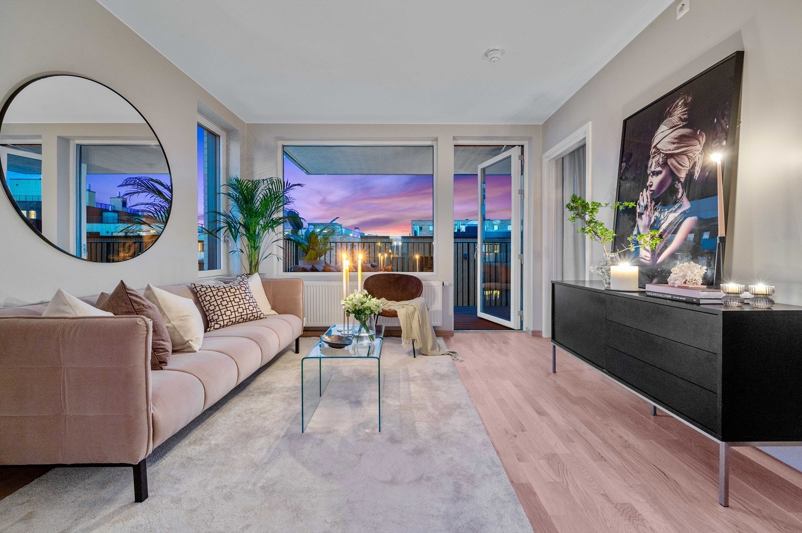 Nima Oghani presenterer Gamleveien 87A; Galleribilde