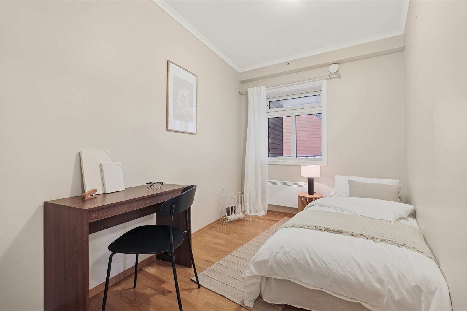 Soverom nr. 2 egner seg fint som barnerom, kontor eller gjesterom. Galleribilde