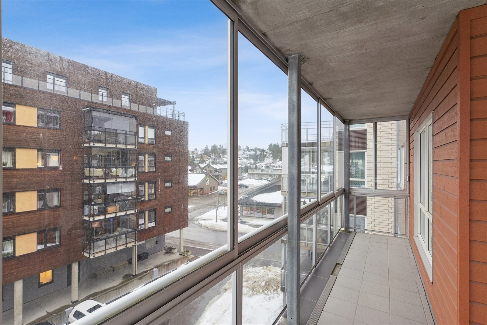 Del av balkongen er innglasset. Galleribilde