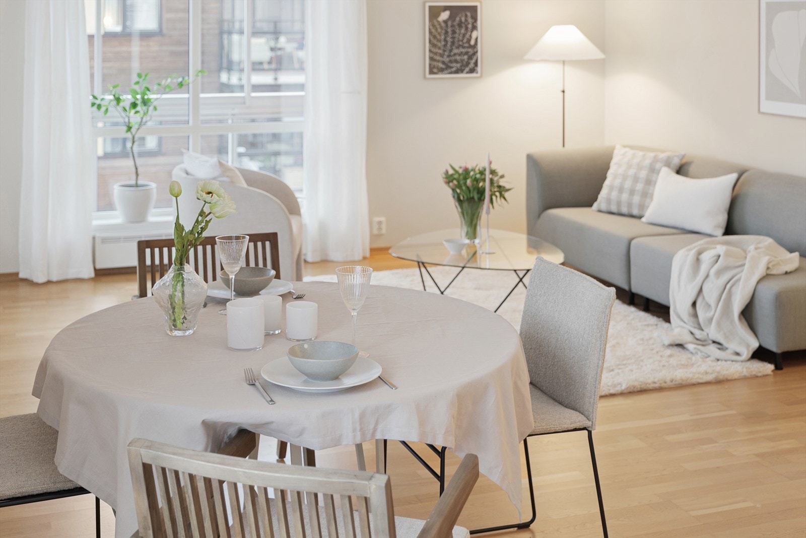 Leiligheten har utstrakt bruk av parkettgulv. Galleribilde