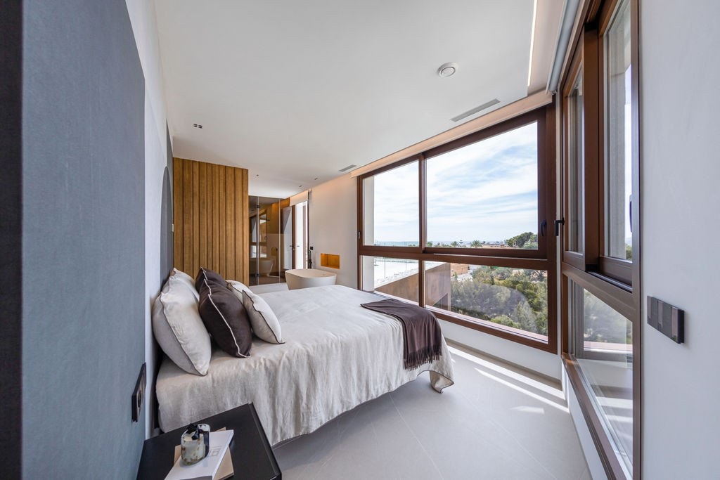 Three beautiful bedroom suites on first floor Galleribilde