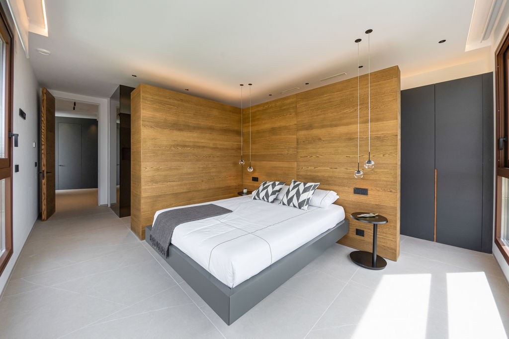 Beautiful carpentry throughout Galleribilde